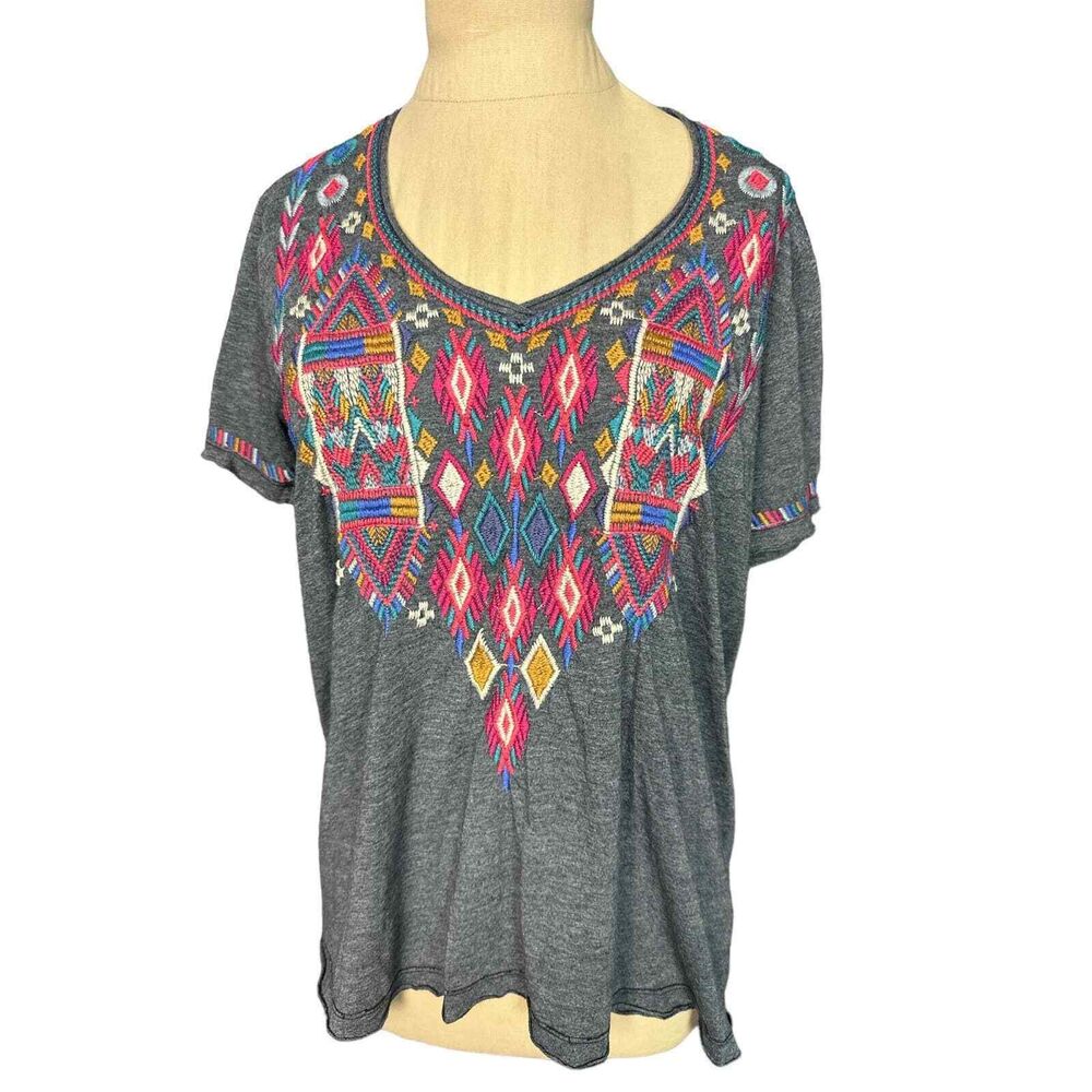 Johnny Was Gray Short Sleeved Embroidered Tee Shirt Size Small